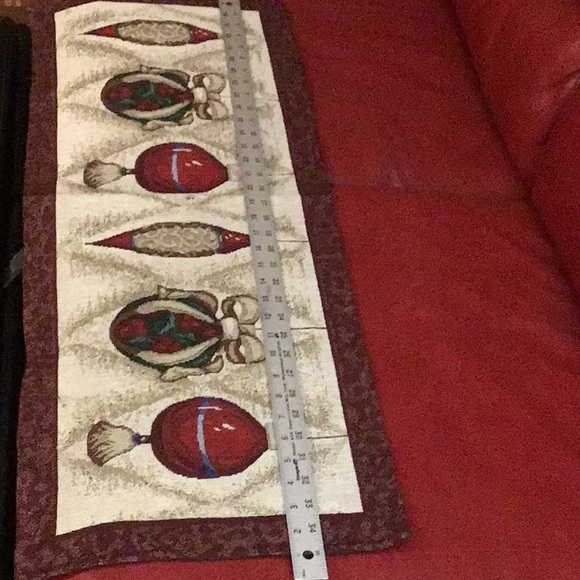 Christmas set: 1 runner & 4 placemats, like new! - Picture 5 of 10